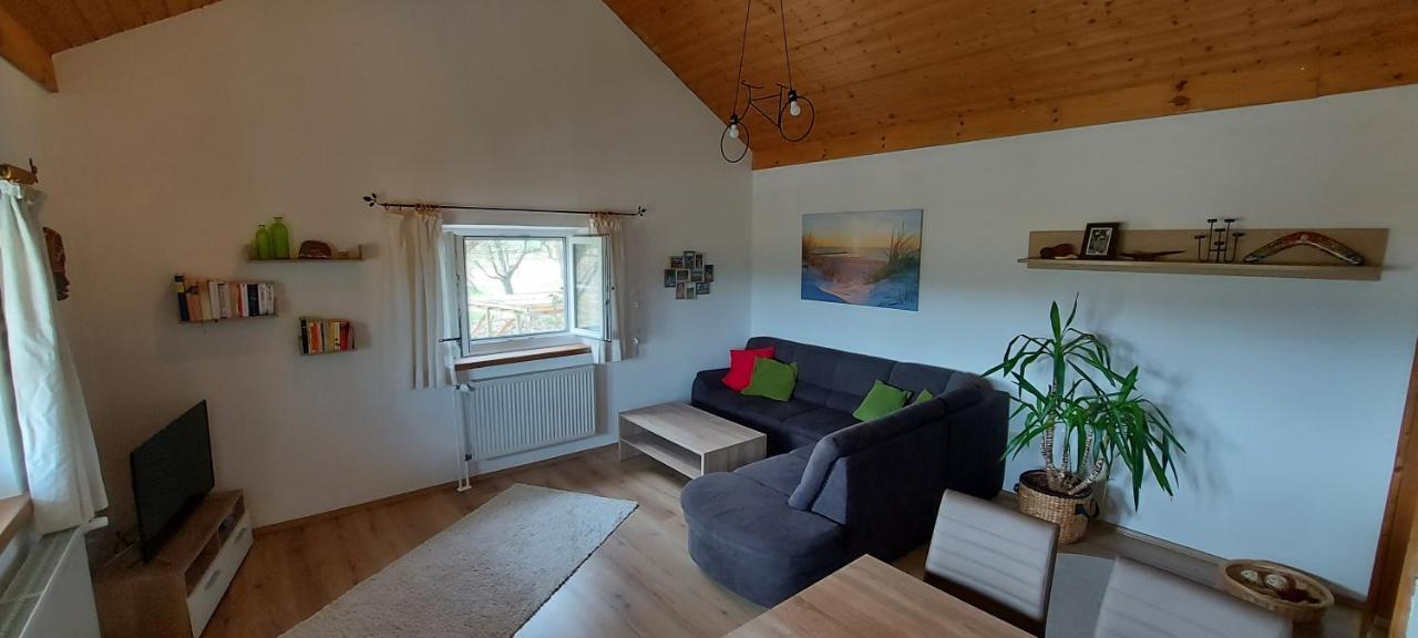 Ruhig Gelegene Ferienwohnung Im Gruenen Mit Terrasse Und Kleinem Garten Rotthalmuenster Exteriér fotografie