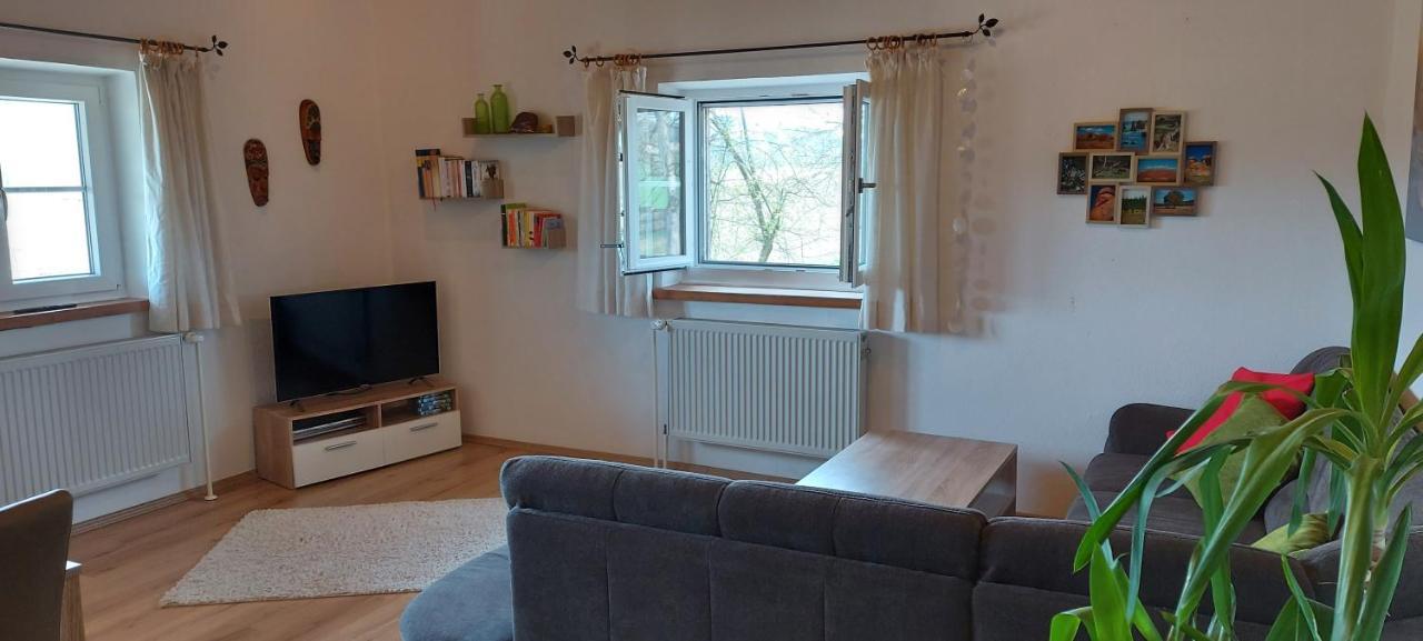 Ruhig Gelegene Ferienwohnung Im Gruenen Mit Terrasse Und Kleinem Garten Rotthalmuenster Exteriér fotografie
