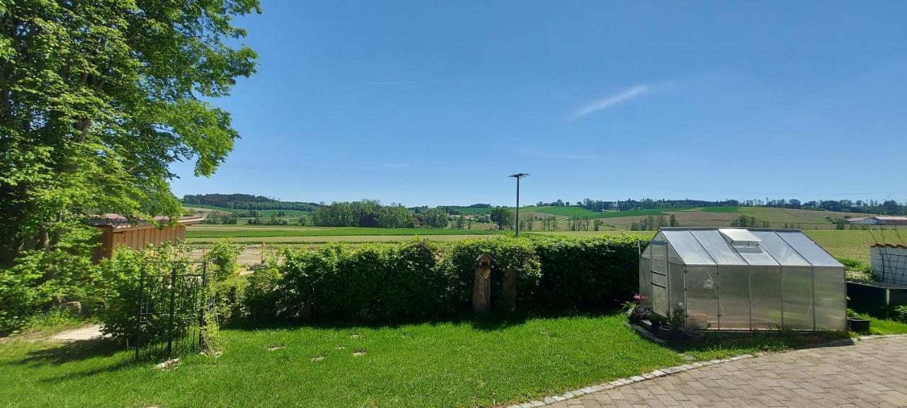 Ruhig Gelegene Ferienwohnung Im Gruenen Mit Terrasse Und Kleinem Garten Rotthalmuenster Exteriér fotografie
