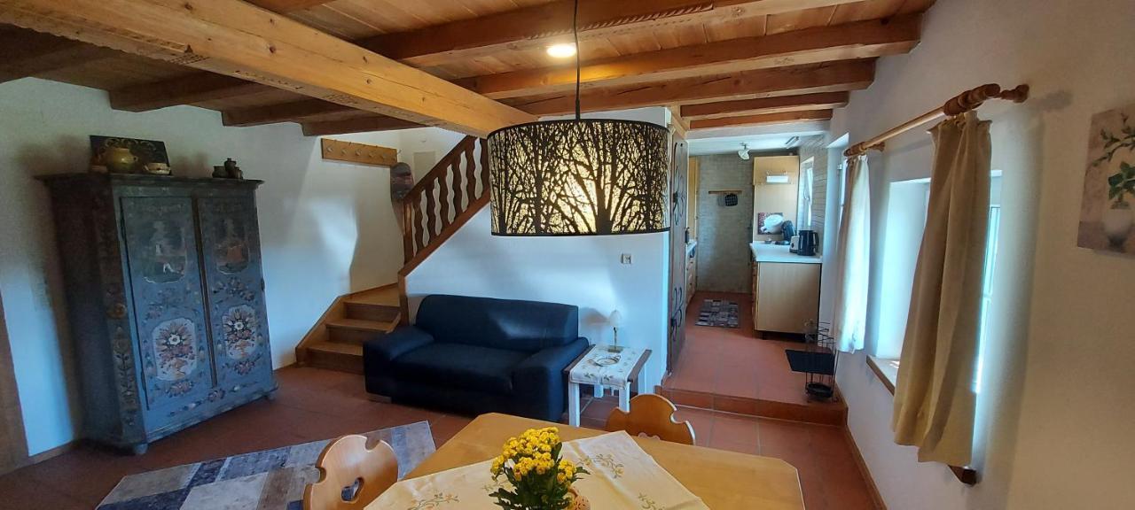 Ruhig Gelegene Ferienwohnung Im Gruenen Mit Terrasse Und Kleinem Garten Rotthalmuenster Exteriér fotografie