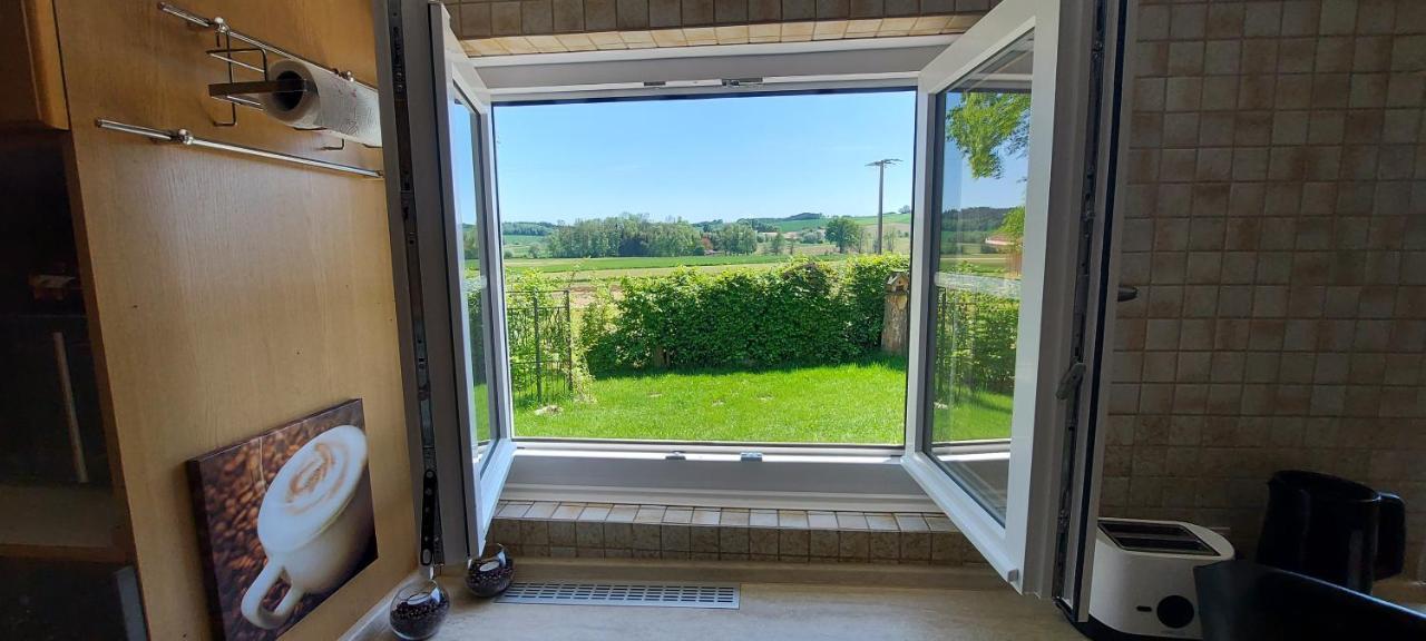 Ruhig Gelegene Ferienwohnung Im Gruenen Mit Terrasse Und Kleinem Garten Rotthalmuenster Exteriér fotografie
