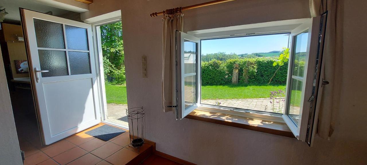 Ruhig Gelegene Ferienwohnung Im Gruenen Mit Terrasse Und Kleinem Garten Rotthalmuenster Exteriér fotografie