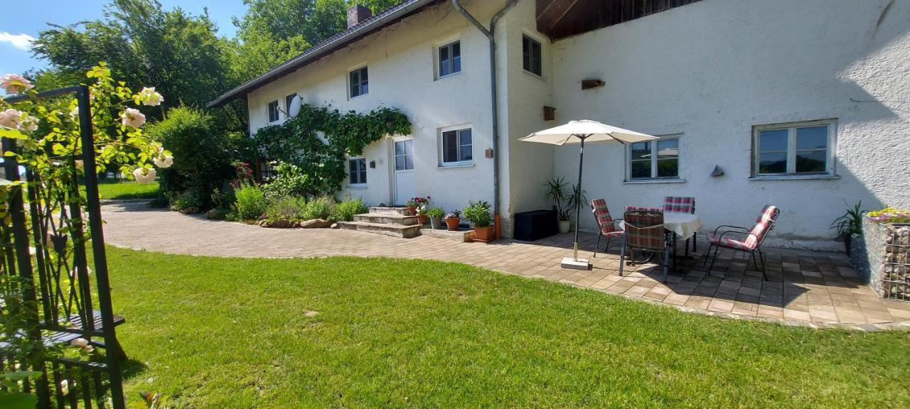 Ruhig Gelegene Ferienwohnung Im Gruenen Mit Terrasse Und Kleinem Garten Rotthalmuenster Exteriér fotografie