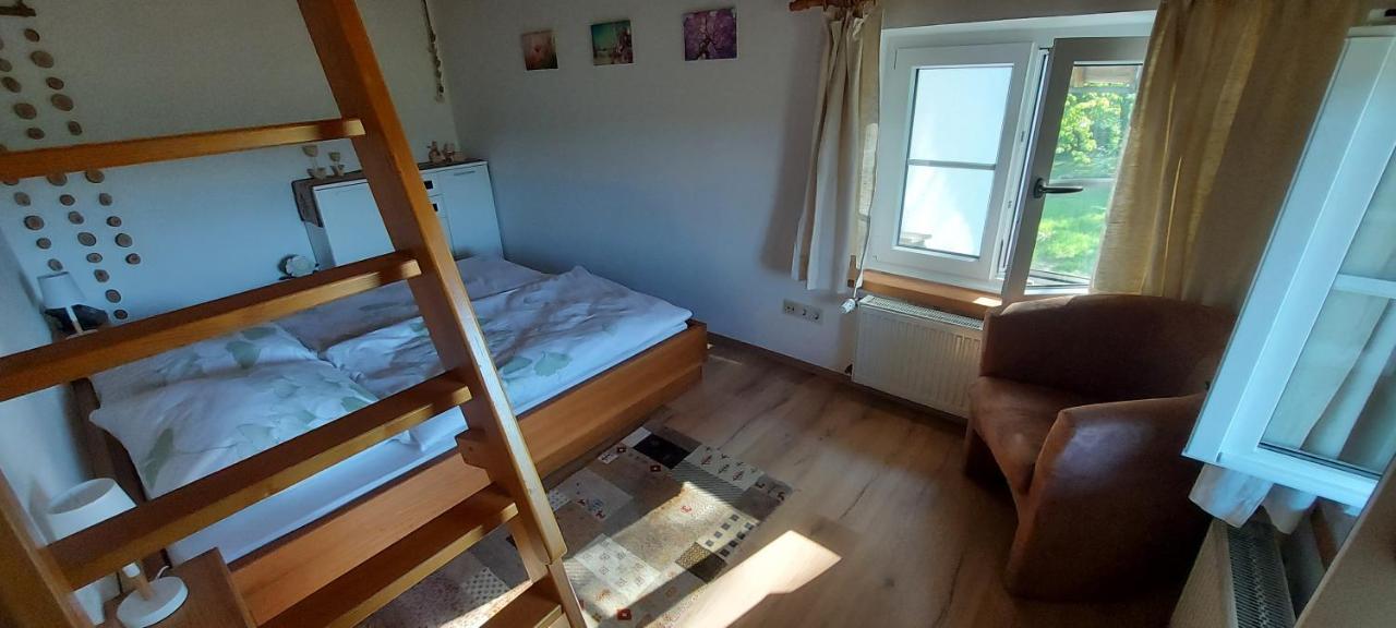 Ruhig Gelegene Ferienwohnung Im Gruenen Mit Terrasse Und Kleinem Garten Rotthalmuenster Exteriér fotografie